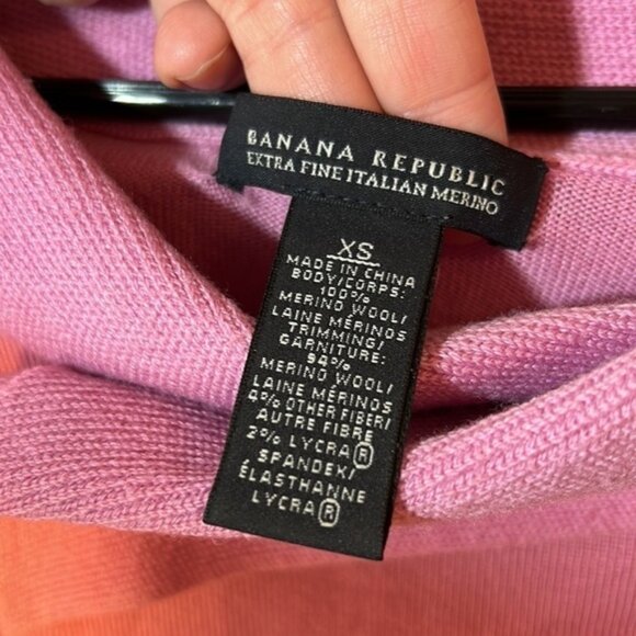 Size XS banana republic 100 % Merino wool pink Barbiecore sweater cozy chic - Picture 4 of 5